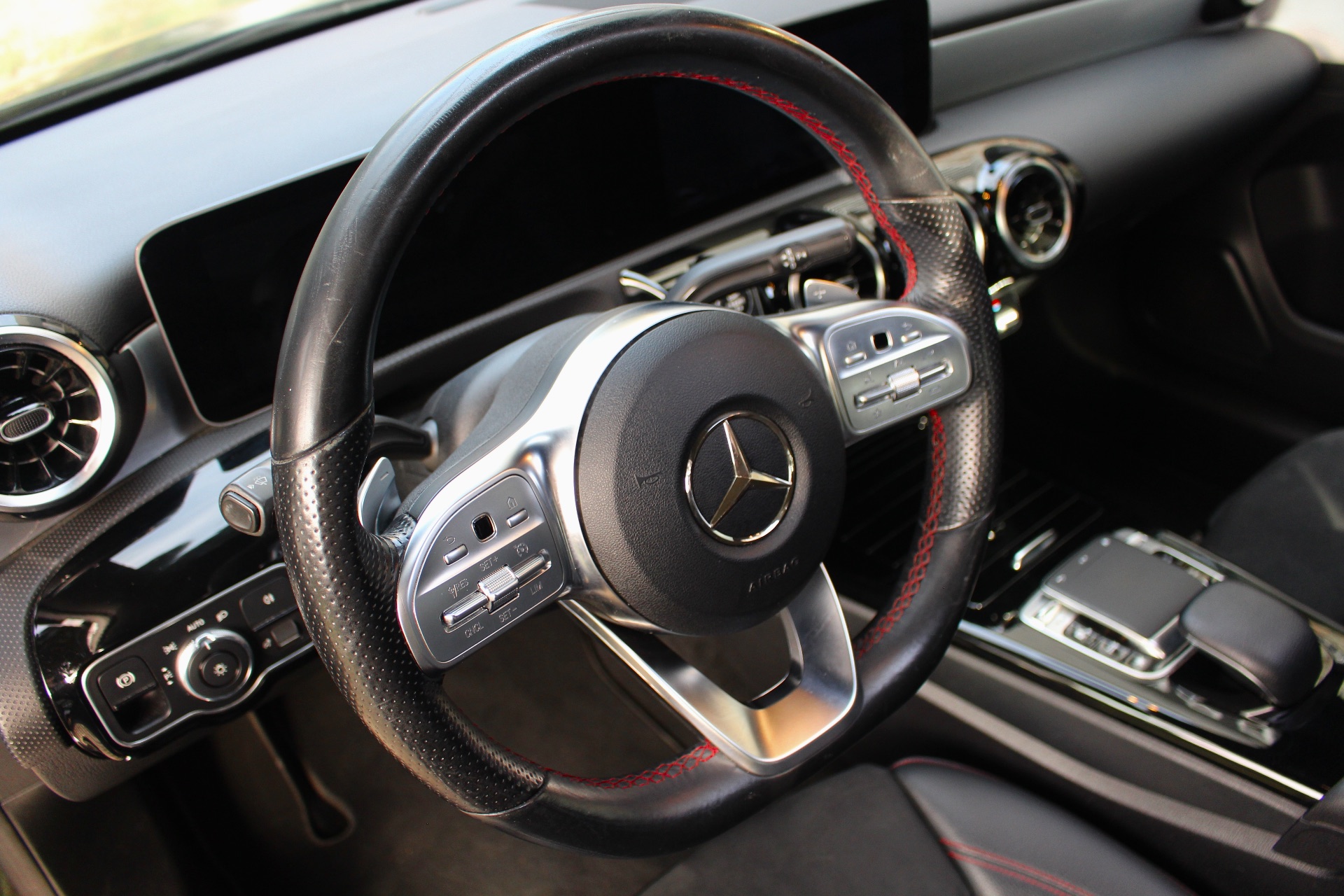 Mercedes-Benz A180D AMG Line Aut — fotografia 28