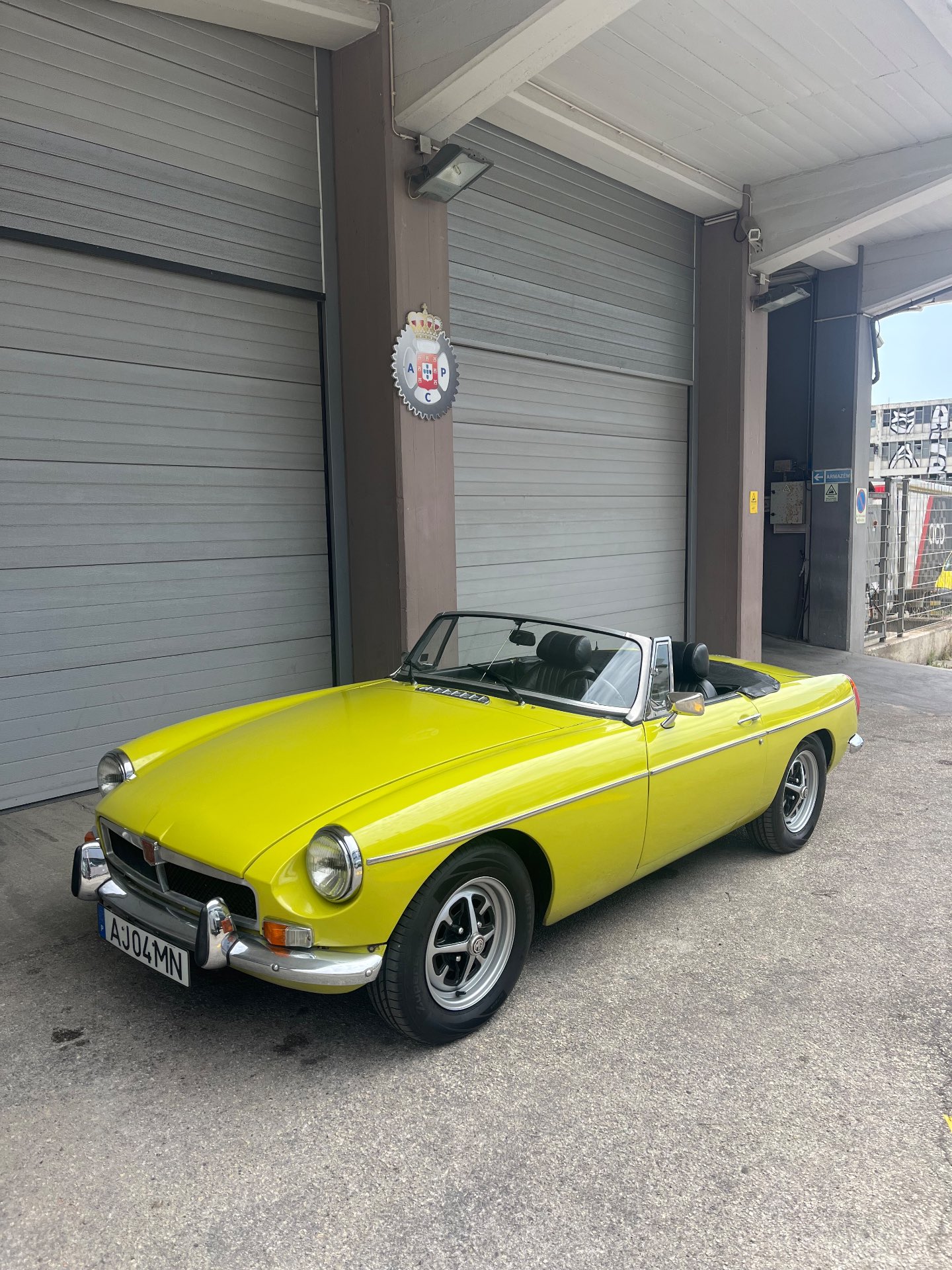 MG B 1974 clássico icónico — fotografia principal