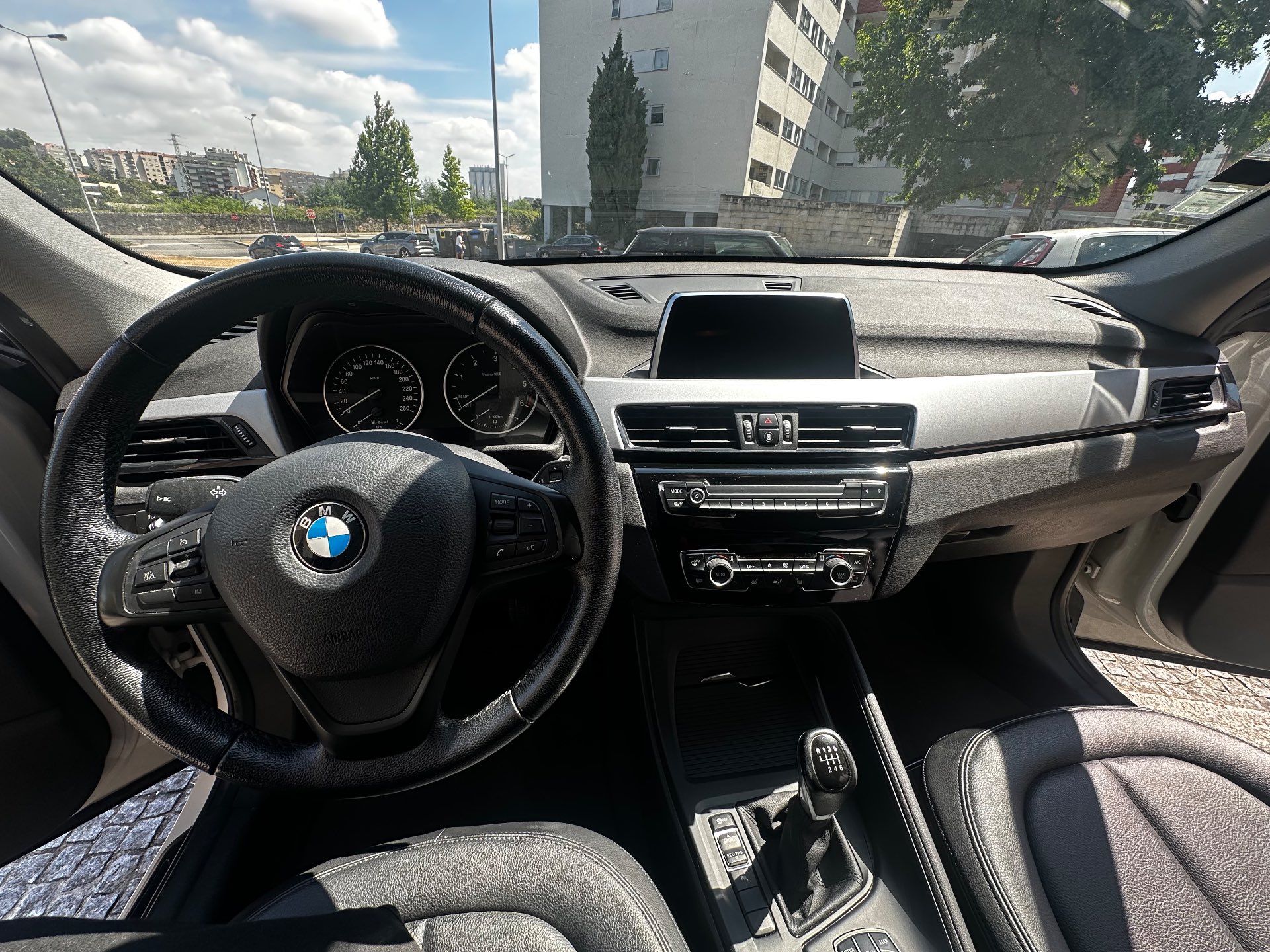 BMW x1 s drive 16D poucos km — fotografia 4
