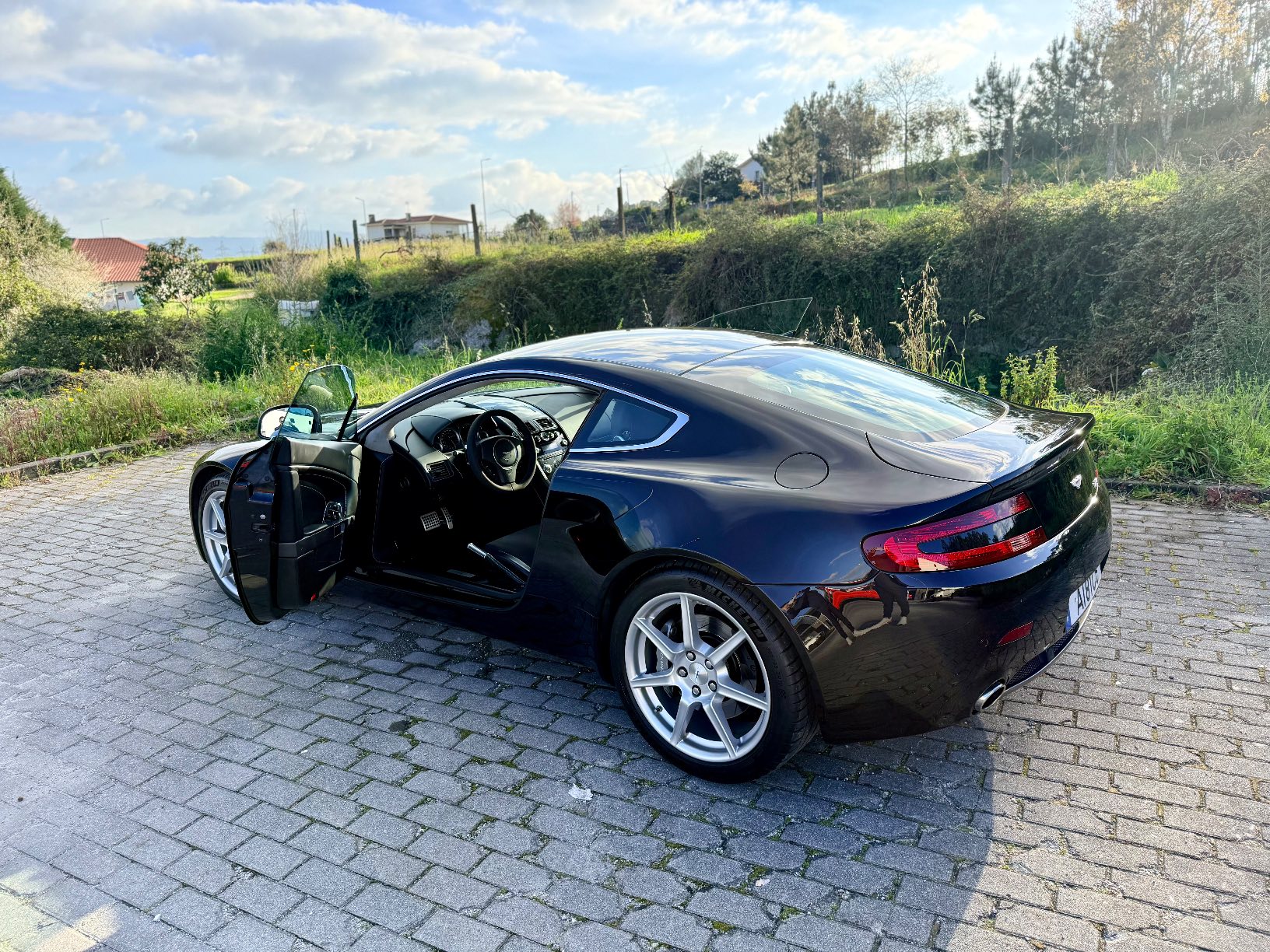 Aston Martin Vantage V8 4.7 426CV de 2013 — fotografia 4