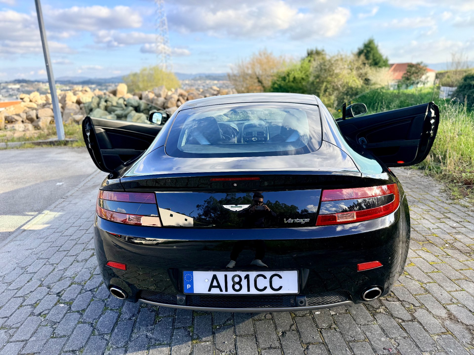 Aston Martin Vantage V8 4.7 426CV de 2013 — fotografia 3