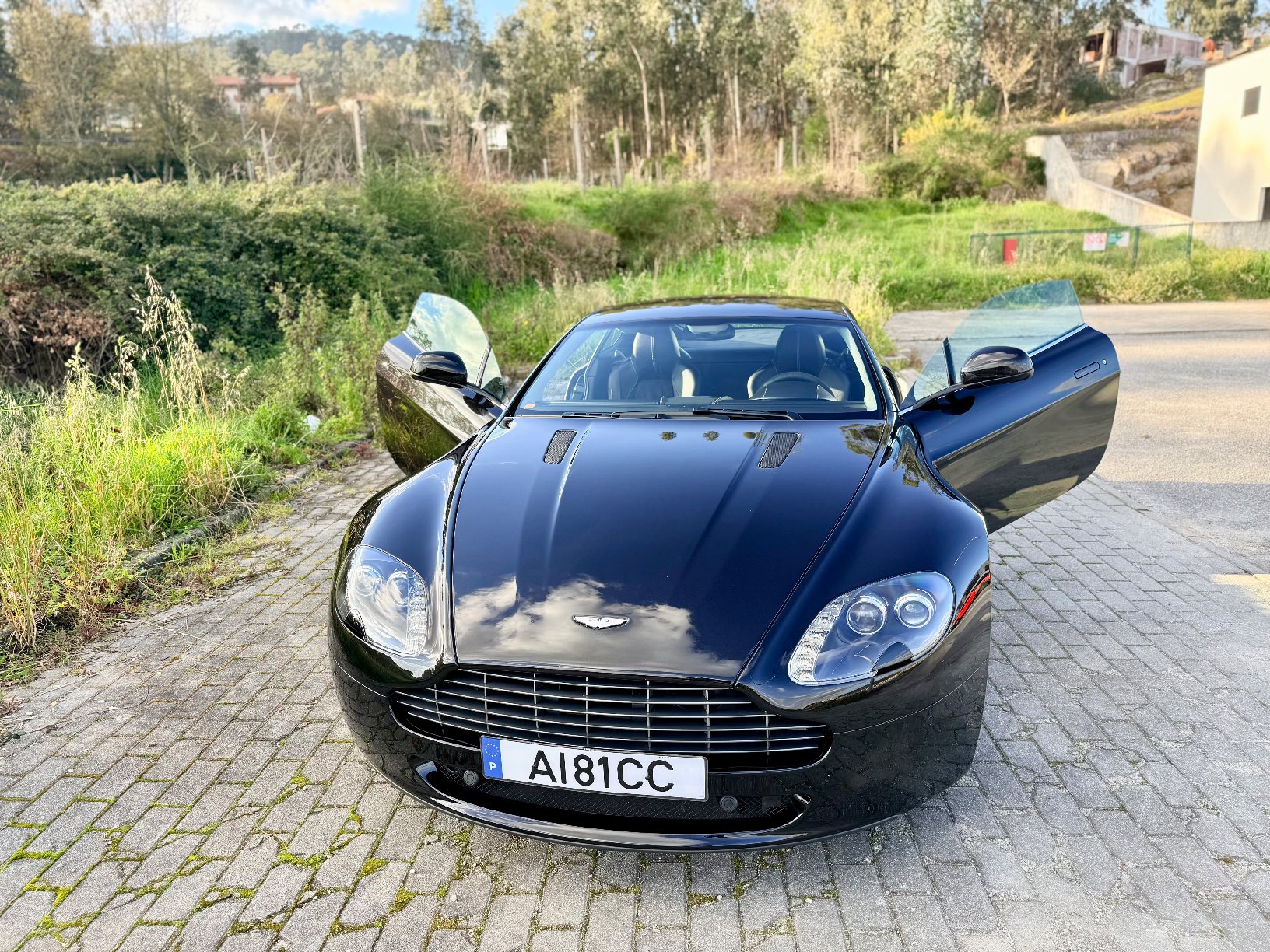 Aston Martin Vantage V8 4.7 426CV de 2013 — fotografia 2